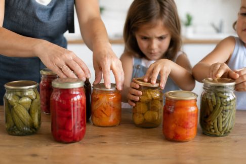 Réussir ses conserves maison avec les enfants : méthodes simples et sécurisées