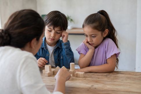 Développer l’esprit critique dès le plus jeune âge : conseils pratiques