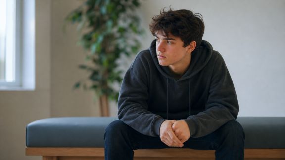Surmonter la timidité à l’adolescence : outils pratiques et témoignages