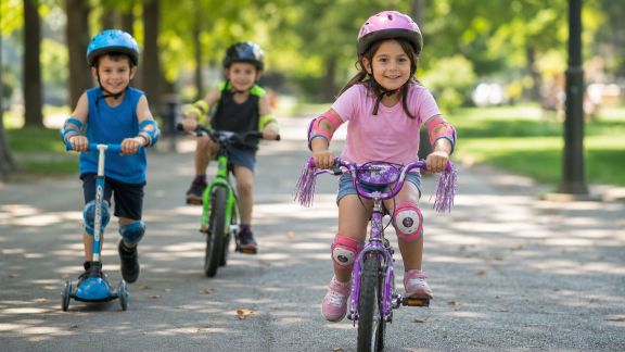 Grandir en sécurité : prévenir les accidents à vélo et à trottinette chez les enfants