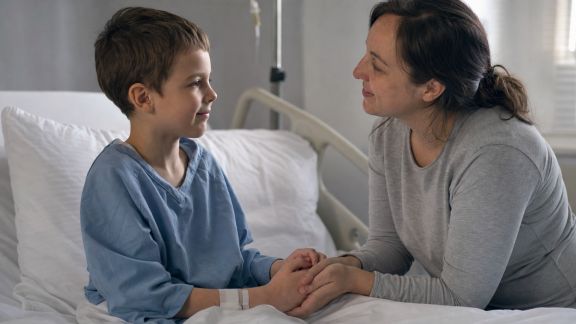 Favoriser le bien-être émotionnel chez l’enfant pendant une hospitalisation