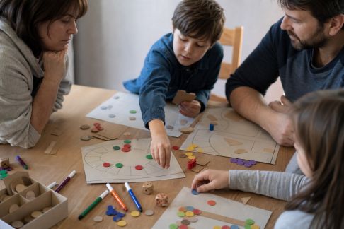 Comment inventer de nouveaux jeux de société en famille