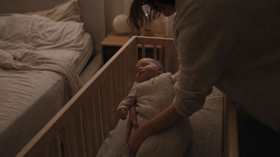 Accompagner les premières nuits complètes de bébé : étapes et conseils pratiques